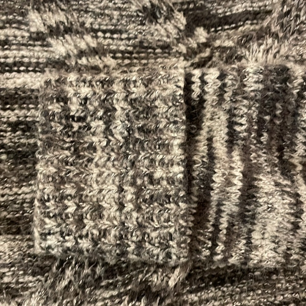 A.n.a. V-Neck Sweater - Picture 4 of 4